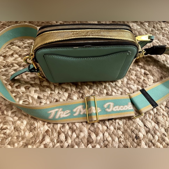Marc Jacobs cross body - gently used, but basically new looking - Picture 4 of 10